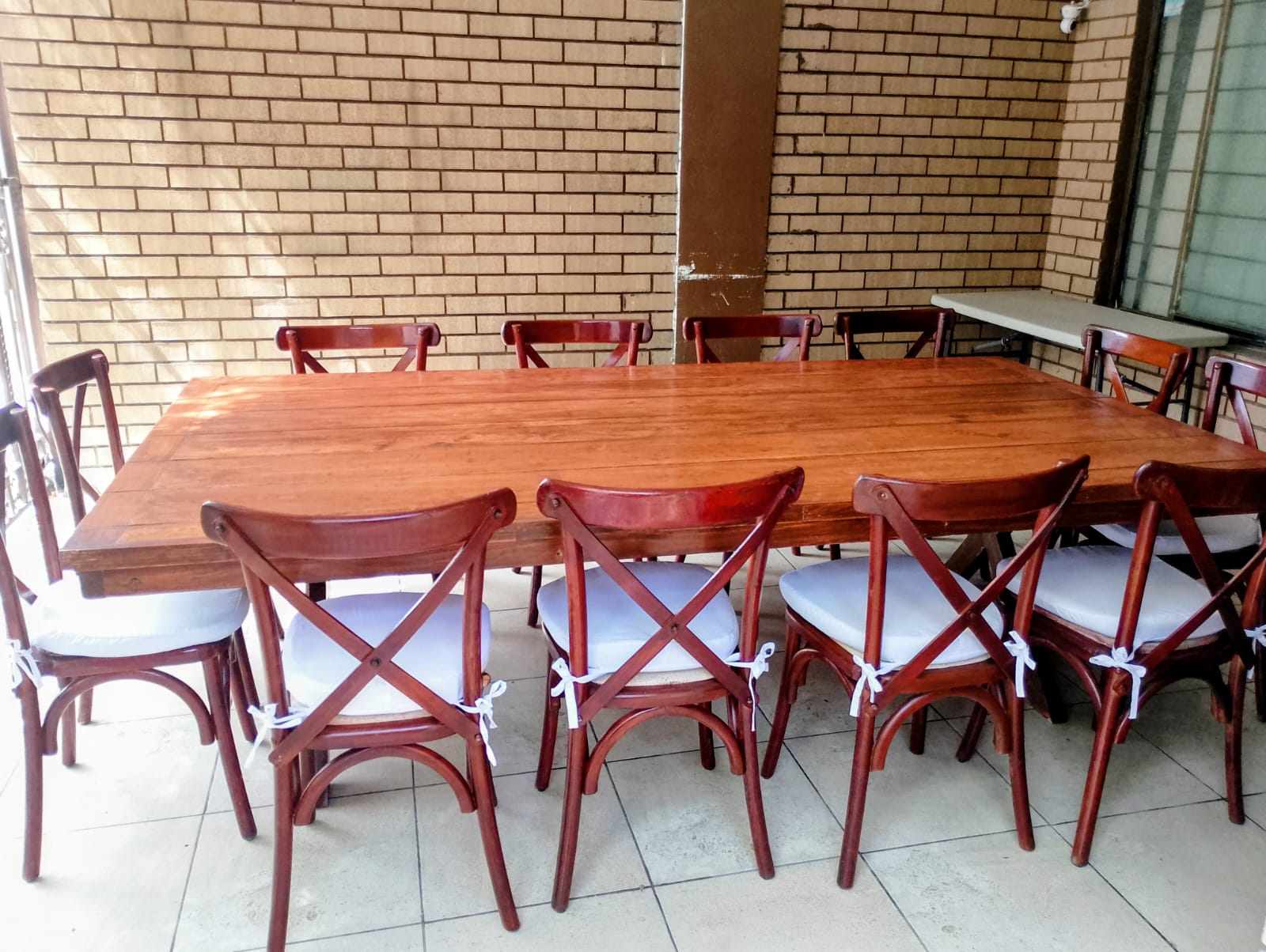 Mesa Rectangular de Madera Natural Nogal renta en Monterrey